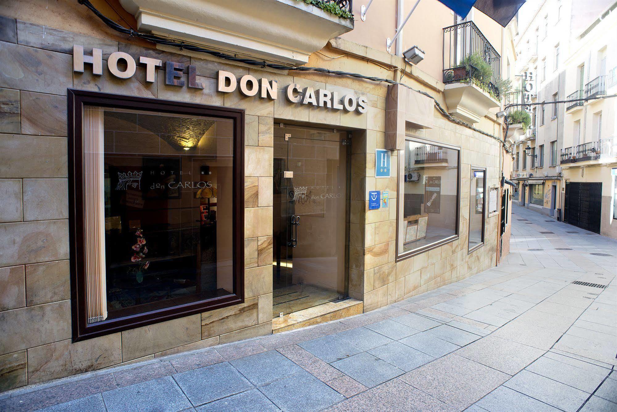 Hotel Don Carlos Caces Exteriér fotografie